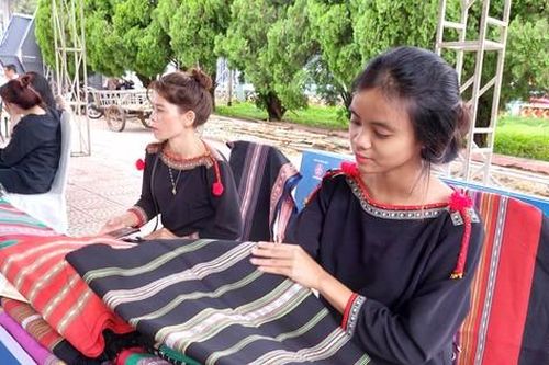 Hàng trăm thanh niên dân tộc thiểu số được hỗ trợ phát triển kinh tế