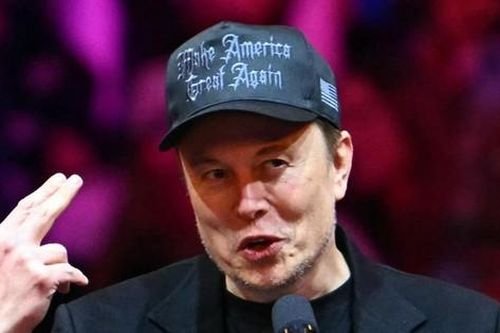 Elon Musk gọi Cardi B là con rối