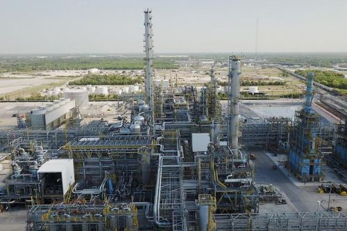 Exxon bán nhà máy lọc dầu của Pháp cho liên doanh do Trafigura đứng đầu
