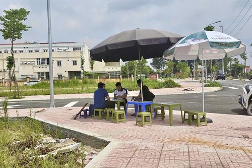 Ngã ngửa với những cuộc gọi của môi giới, 'thổi giá' nhà tăng cao rồi mất hút