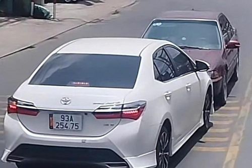 Phạt 5 triệu đồng, tước bằng 2 tháng tài xế ôtô đi sai làn