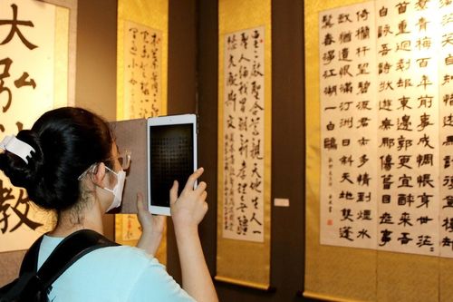 Hương sắc Thăng Long qua góc nhìn của thư pháp