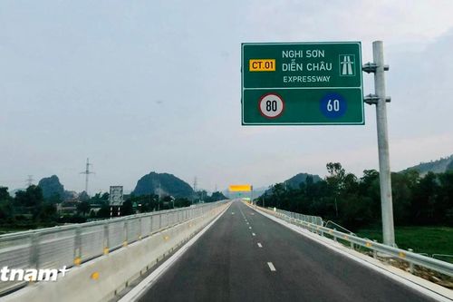 Gắn chữ 'đường bảo hành 10 năm' trên biển báo là không phù hợp quy định