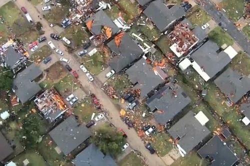 Bão và lốc xoáy dữ dội tấn công bang Oklahoma (Mỹ)
