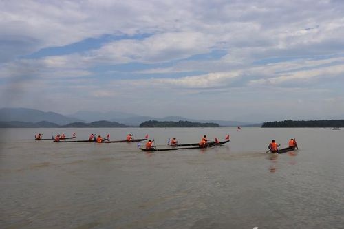 Chiêng, xoang và đua thuyền