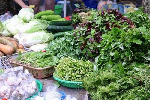 Người phụ nữ bán rau trở thành đại gia sau khi nhận một cú điện thoại, cả khu chợ xôn xao