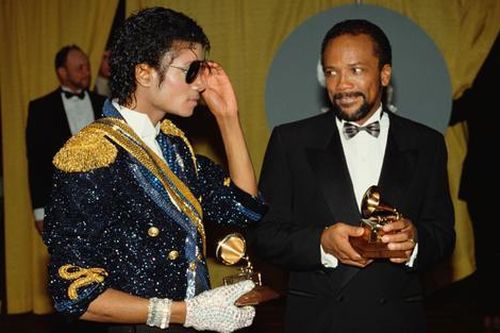 Người đàn ông đứng sau Michael Jackson qua đời
