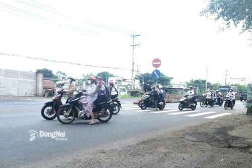 Lưu thông ngược chiều trên quốc lộ 1