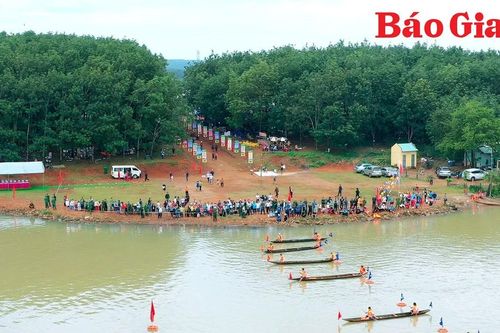 Hội đua thuyền độc mộc trên sông Pô Cô tranh cúp A Sanh năm 2024: Thành công rực rỡ