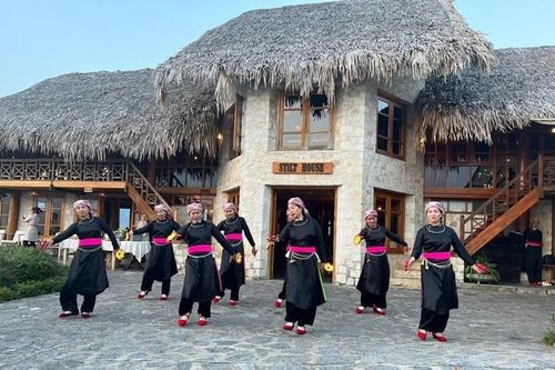 Gìn giữ nghệ thuật hát Then của dân tộc Tày tại thị xã Sa Pa