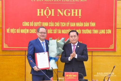 Công bố các quyết định về công tác cán bộ