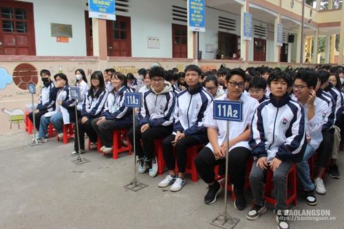 Hơn 1.500 học sinh, giáo viên nghe tuyên truyền về phòng, chống tác hại của thuốc lá điện tử