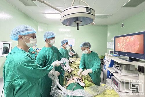 Phẫu thuật nội soi thành công u sau phúc mạc hiếm gặp