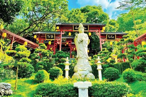 Vãn cảnh chùa trở thành điểm nhấn du lịch ở Hà Nam