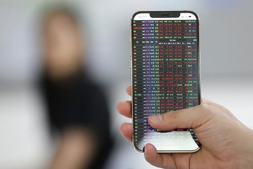 Thị trường khó, mảng môi giới chứng khoán tiếp tục giảm