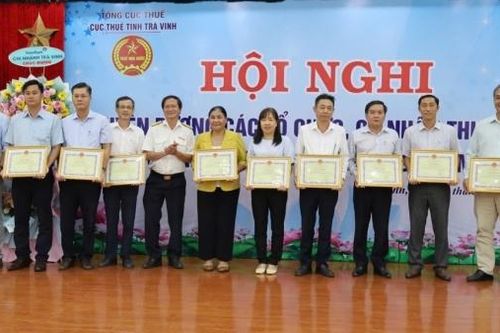 Cục Thuế Trà Vinh tuyên dương 121 người nộp thuế