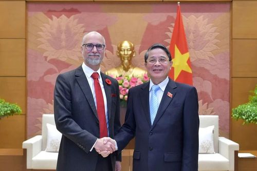Phó Chủ tịch Quốc hội Nguyễn Đức Hải tiếp Đại sứ Canada