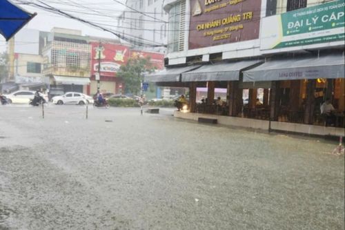 Quảng Trị: Mưa lớn gây ngập cục bộ thành phố Đông Hà