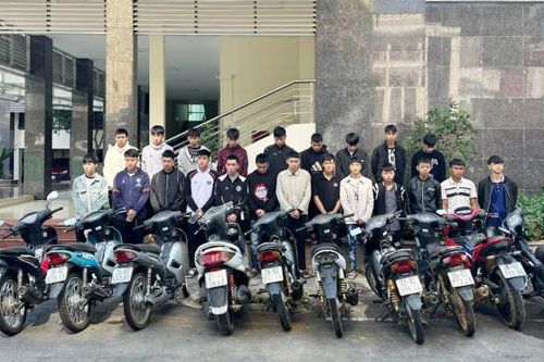 Khởi tố 25 'giang hồ' tuổi teen