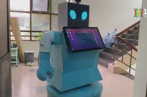 Sinh viên TP.HCM chế tạo robot y tá