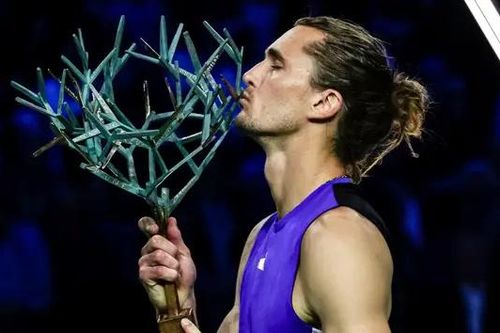 Alexander Zverev lần đầu vô địch Paris Masters