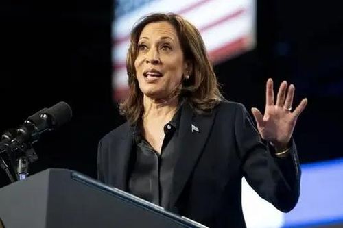 Kamala Harris phá bỏ rào cản về sắc tộc và giới tính