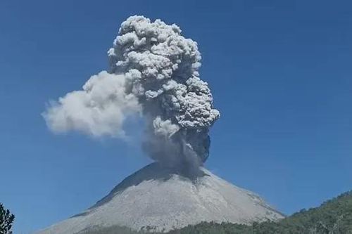 Indonesia: Núi lửa phun trào khiến ít nhất 10 người thiệt mạng