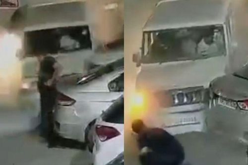 Clip hãi hùng ô tô mất lái tông trực diện hất văng người đi bộ