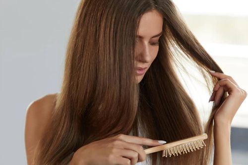 Mẹo chải tóc đúng cách ngăn ngừa tóc gãy rụng