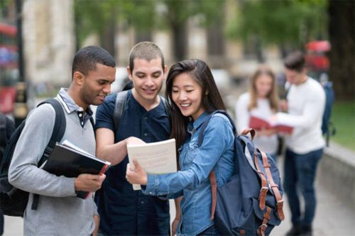 80% du học sinh tự túc không về nước, giới trẻ ngày nay quá ích kỷ?