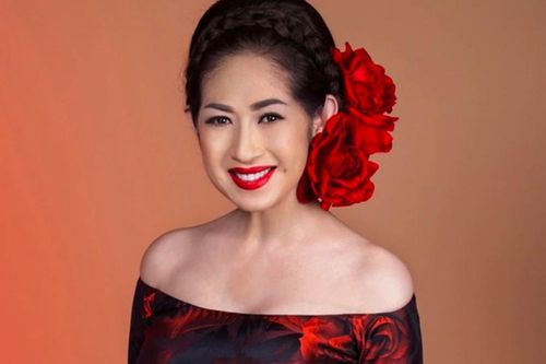 Ý Lan hát trong đêm nhạc tôn vinh 6 nhạc sĩ nổi tiếng
