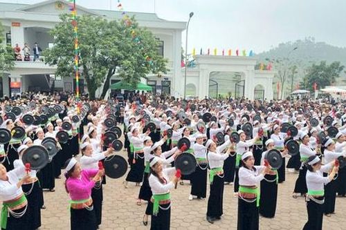 Tin tức đặc biệt trên báo in Hànôịmới ngày 4-11-2024