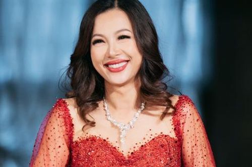 Cuộc sống hôn nhân của 'hoa hậu giàu nhất Việt Nam' với chồng giáo sư người Ý: 13 năm không đám cưới