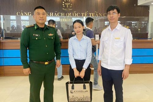 Hành động đẹp của Thiếu tá biên phòng khi phát hiện tài sản bỏ quên