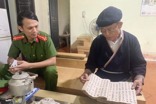 Người viết chữ cổ xóm Phủ