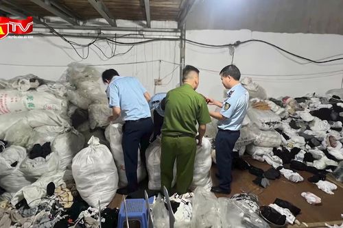 'Chặt đứt' dây chuyền sản xuất hàng nghìn sản phẩm tất giả nhãn hiệu Adidas, Uniqlo...
