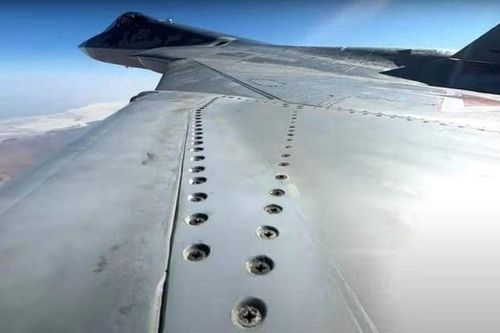 Tiêm kích tàng hình Su-57 Nga gây ngạc nhiên lớn tại triển lãm Trung Quốc vì loạt ốc vít