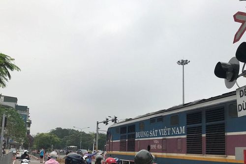 Sửa 184 đường ngang có người gác, hoàn thành trong năm 2025