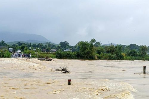 Hà Tĩnh: Một số vùng ngập cục bộ, giao thông bị chia cắt