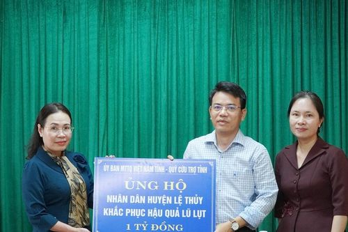 Mặt trận Quảng Bình trao 1,5 tỷ đồng giúp người dân khắc phục hậu quả lũ lụt