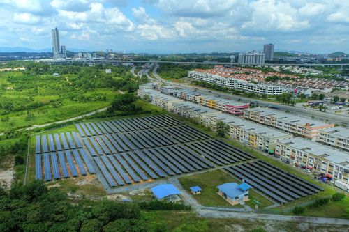 Công ty Trung Quốc chuyển các nhà máy pin mặt trời sang Indonesia, Lào
