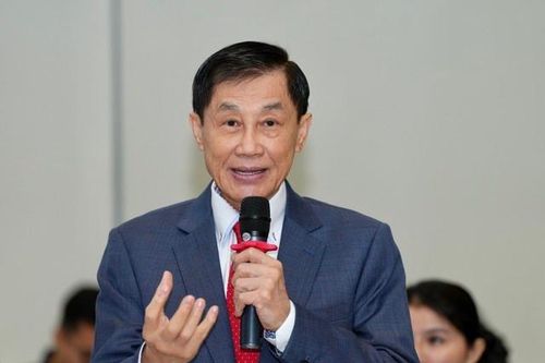 'Vua hàng hiệu' bắt tay với Tập đoàn miễn thuế Trung Quốc