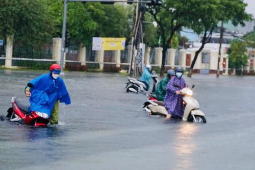 Mưa lớn, Quảng Nam và Đà Nẵng đối mặt nguy cơ ngập lụt