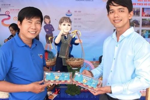 Cho chim trĩ nghe nhạc mùa sinh sản, chàng trai thu nhập 300 triệu đồng/năm
