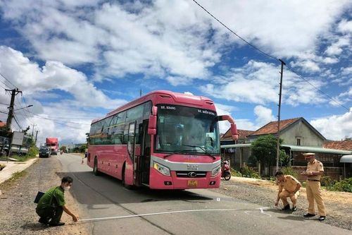 Tai nạn giao thông mới nhất 5/11/2024: học sinh bị xe khách tông tử vong