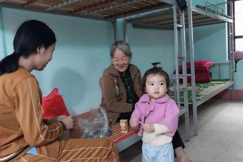 Quảng Bình: Mưa lớn chia cắt nhiều nơi, di dời hàng chục hộ dân trước nguy cơ sạt lở