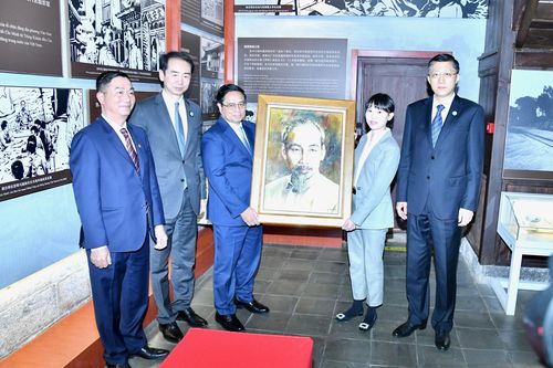 Thủ tướng Phạm Minh Chính thăm Khu di tích lịch sử Chủ tịch Hồ Chí Minh tại Côn Minh