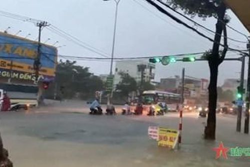TP Đà Nẵng có mưa lớn khiến nhiều nơi bị ngập lụt
