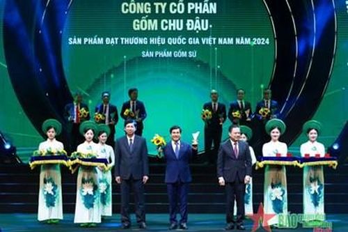 Lần thứ 3 liên tiếp sản phẩm Gốm Chu Đậu được trao Giải thưởng Thương hiệu quốc gia