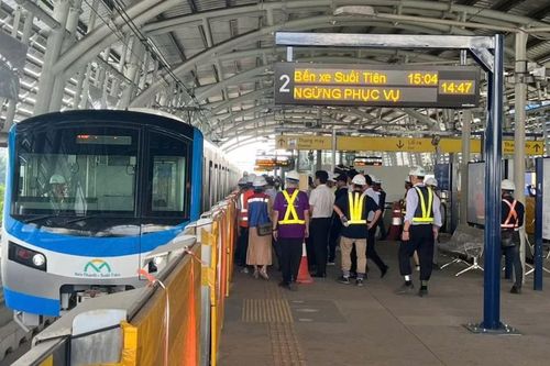 Phục vụ miễn phí đối tượng chính sách đi metro